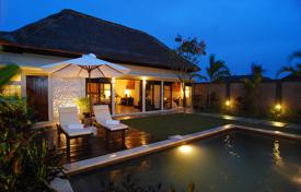 Traditional luxury villa with a pool in a comfortable residential complex with a restaurant and a parking, Seminyak, Bali, Indonesia for 2,300 € per week