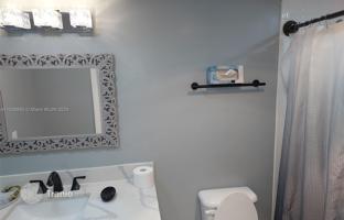 2-bedroom apartments in condo 128 m² in Davie for $395,000