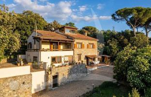 5-bedroom villa 225 m² in Orbetello for 3,000,000 €