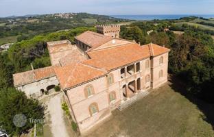 Historic mansion near the sea in Pesaro, Marche, Italy for 3,900,000 €
