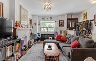 11-bedroom house in York for C$1,298,000