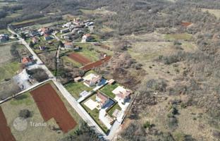 Land plot 3,100 m² in Tinjan for 271,000 €