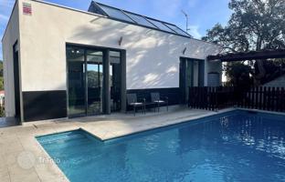 Three-storey villa with a pool and sea views in Lloret de Mar, Catalonia, Spain for 660,000 €