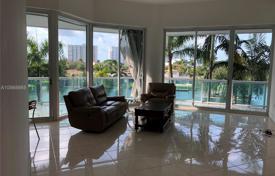 Two-bedroom oceanfront apartment in Sunny Isles Beach, Florida, USA for $799,000