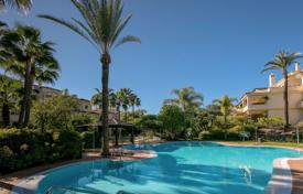 Spacious penthouse with three pools, Marbella for 1,750,000 €