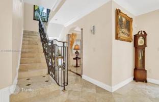 5-bedroom house 526 m² in Miami for $1,999,000