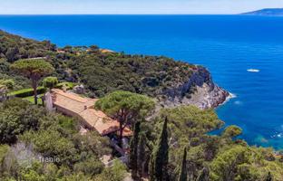 9-bedroom villa in Porto Santo Stefano. Price on request