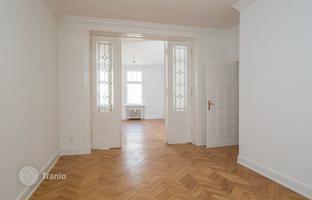 Three-bedroom apartment in a beautiful historic building, near parks and a lake, in the city center, Charlottenburg, Berlin, Germany for 975,000 €