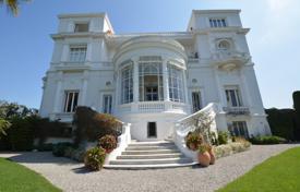 Luxury apartment with a panoramic sea view in a historic castle, Juan-les-Pins, France for 6,000 € per week