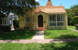 Renovated spanish cottage with a garage, a patio and a terrace, Coral Gables, USA for $724,000