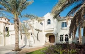 Beautiful villa with a swimming pool and an access to the beach, Palm Jumeirah, Dubai, UAE for 6,900 € per week