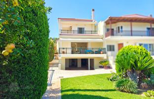 Three-storey townhouse with a garage on the first line from the sea in Xylokastro, Peloponnese, Greece for 595,000 €