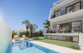 Townhouse in Cancelada, Estepona for 1,050,000 €
