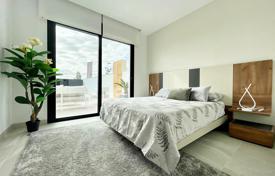 Modern villa with 3 bedrooms, solarium and private pool in Benijófar for 395,000 €