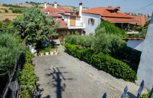 4-bedroom house 252 m² in Thessaloniki for 400,000 €