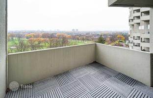 3-bedroom apartment in Etobicoke for C$952,000