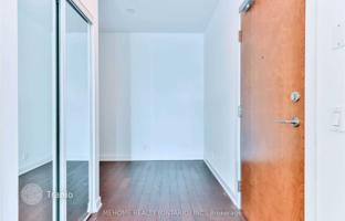 5-bedroom apartment in Lake Shore Boulevard West for C$917,000