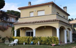 Comfortable two-storey villa with a garden and a garage near the beach, Lloret de Mar, Spain for 309,000 €