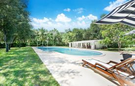 Spacious villa with a backyard, a swimming pool, a recreation area and a garage, Miami, USA for 1,274,000 €