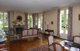 Townhome – Libourne, Gironde, Nouvelle-Aquitaine, France for 1,490,000 € Townhome – Libourne, Gironde, Nouvelle-Aquitaine, France for 1,490,000 €