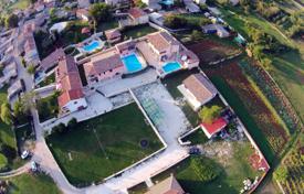 ISTRIA, BARBAN — Villa with pool and summer kitchen for 440,000 €