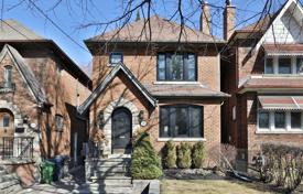 Townhome – Roselawn Avenue, Old Toronto, Toronto,  Ontario,   Canada for C$2,063,000