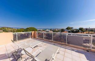 Modern apartment with a huge rooftop terrace in Antibes, Cote d'Azur, France for 1,590,000 €