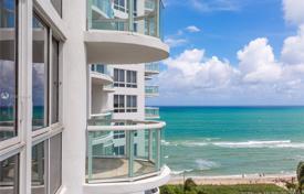 Comfortable apartment with ocean views in a residence on the first line of the beach, Miami Beach, Florida, USA for $745,000