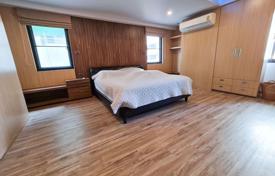 2 bed Condo in Le Premier 1 Khlong Toei Nuea Sub District for $410,000