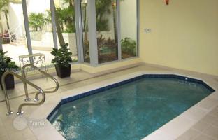 2-bedroom apartments in condo 103 m² in Hollywood for $370,000