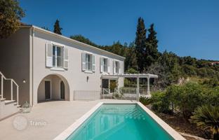 5-bedroom villa 300 m² in Trogir for 3,400,000 €