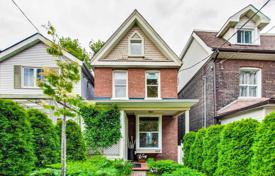 Townhome – Pape Avenue, Toronto, Ontario,  Canada for C$1,452,000