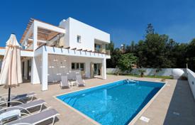 Spacious villa with a swimming pool at 500 meters from the sea, Kissonerga, Cyprus for 2,600 € per week