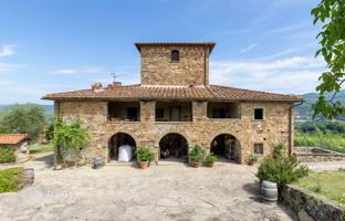 Farm 300,000 m² in Florence for 3,950,000 €