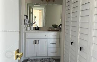 2-bedroom apartments in condo 106 m² in Aventura for $375,000