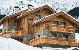 New residence with a direct access to the ski lifts, Meribel, France for From 1,960,000 €