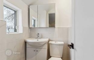 8-bedroom house in York for C$1,617,000
