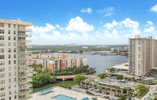 1-bedroom apartments in condo 103 m² in Sunny Isles Beach for $399,000