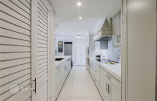 6-bedroom apartment in Southport Street for C$1,261,000