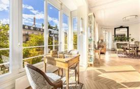 Exquisite apartment overlooking the Eiffel Tower in a historic building, VII arrondissement of Paris, France for 1,845,000 €