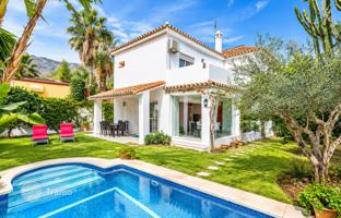 4-bedroom villa 206 m² in Marbella for 1,300,000 €
