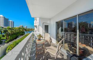 2-bedroom apartment 111 m² in Hallandale Beach for $349,000