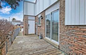 Terraced house – Scarborough, Toronto, Ontario,  Canada for C$1,057,000