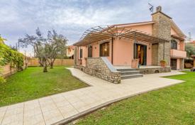 Beautiful villa with a garden and a parking near the center of Forte dei Marmi, Italy for 4,200 € per week