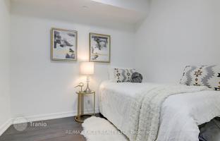 6-bedroom apartment in Shuter Street for C$907,000