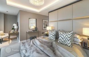 Two-bedroom apartment with a panoramic view of the city in a new residence with a garden, near the Thames, Southbank, London, UK for £1,578,000