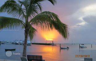 2-bedroom apartments in condo 125 m² in Islamorada for $620,000
