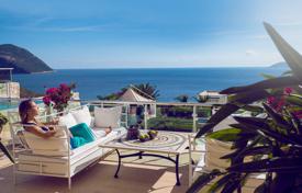 4-bedroom villa 200 m² in Kalkan for 722,000 TRY per week
