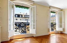 Bright four-room apartment in a classic building, VII arrondissement of Paris, France for 1,390,000 €