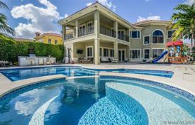 Spacious villa with a garden, a backyard, a pool, a barbecue area, a patio, terraces and a garage, Hollywood, USA for $2,299,000